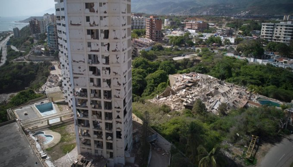 Devastadoras imágenes aéreas revelan la magnitud de la destrucción en La Guaira tras los terremotos de 7,2 y 7,5