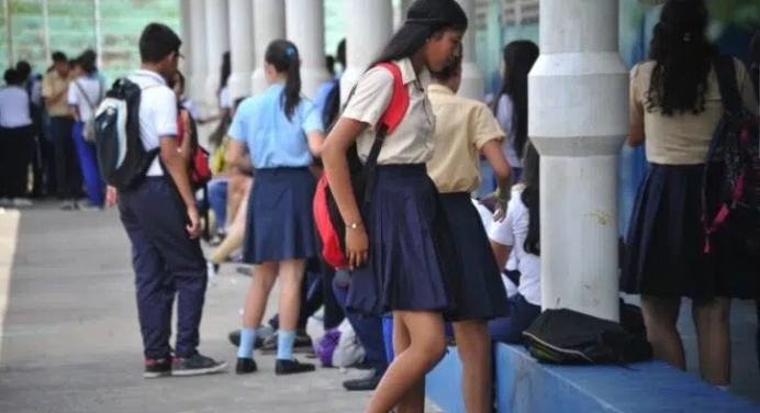 Gobierno de Venezuela extiende suspensión de clases por una semana