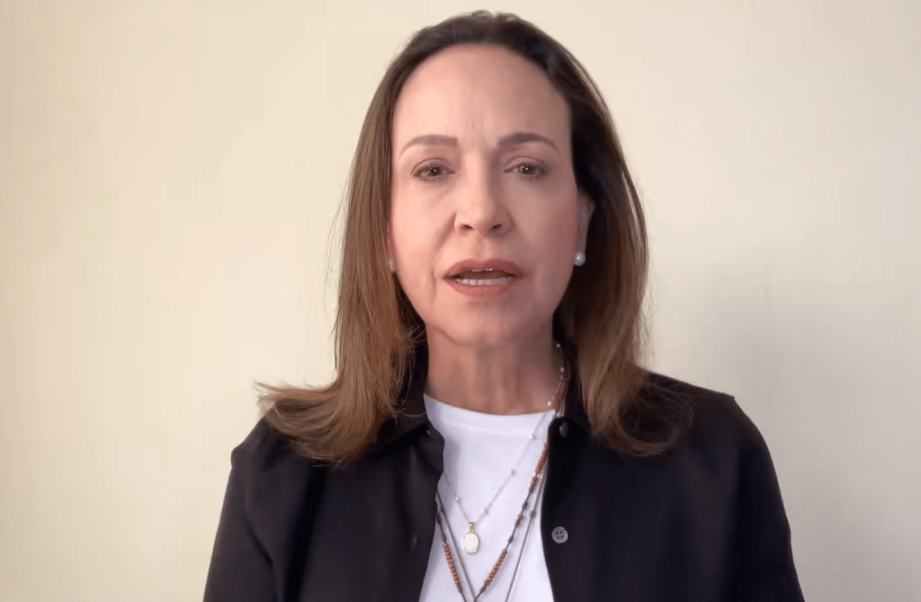 María Corina Machado dice que está en Panamá y denuncia cierre del espacio aéreo para impedir su regreso a Venezuela