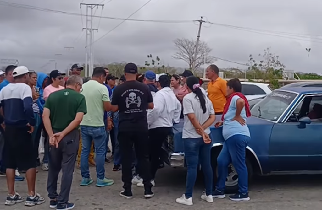 Vecinos exigen declarar en emergencia hídrica al municipio Tubores 