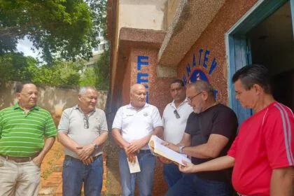 Docentes cierran periodo escolar con las mismas solicitudes