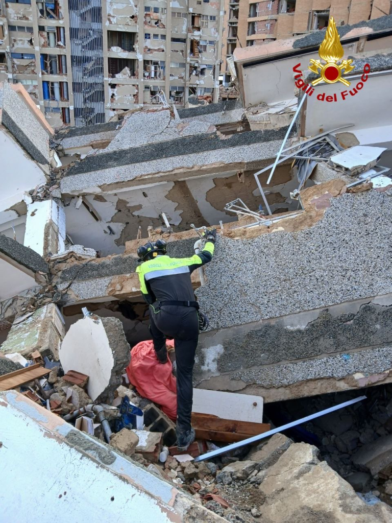 Bomberos de Italia dan por culminada su misión de rescate en La Guaira