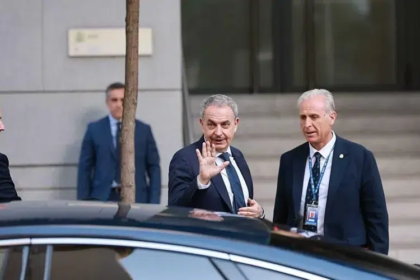 Juez ordena revisar cuentas de Zapatero, sus hijas y su secretaria en investigación por caso Plus Ultra