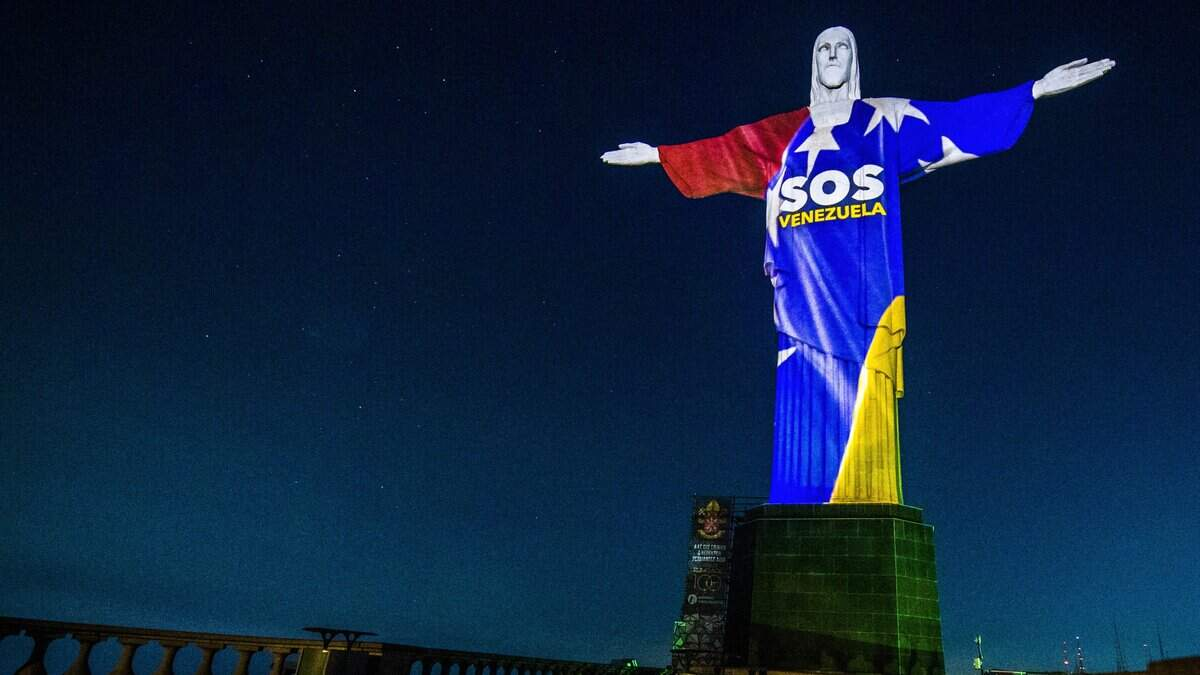 Cristo Redentor se ilumina con los colores de Venezuela en homenaje a víctimas de terremoto