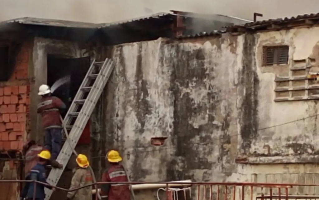 Incendio en depósito de Ferremax en la calle Igualdad de Porlamar