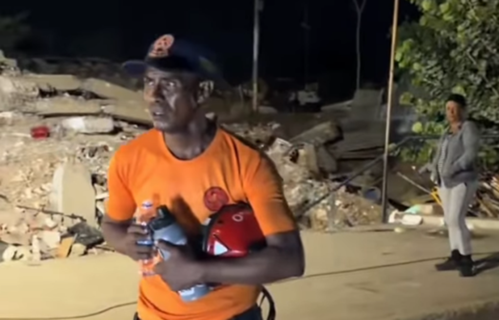 Supervisor de Protección Civil Mariño sufre desorientación por agotamiento extremo en La Guaira +VIDEO