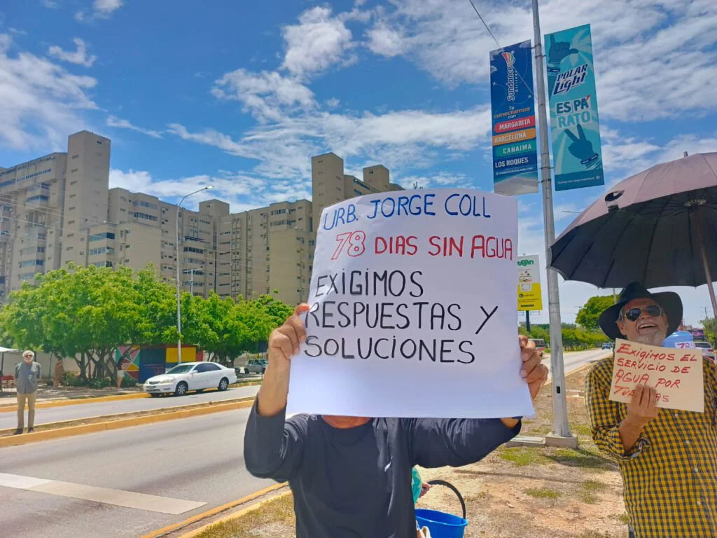 Jorge Coll protesta: 78 días sin agua +VIDEO