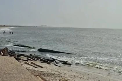 Colapsa la carretera que conecta La Guardia con La Restinga por falta de mantenimiento y erosión marina