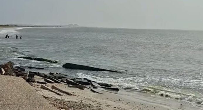 Se cae la carretera entre La Guardia y La Restinga en Margarita