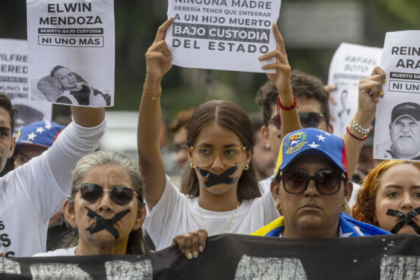 Familiares de presos políticos marcharon hasta la Defensoría del Pueblo: “Ni uno ni dos, que sean todos”