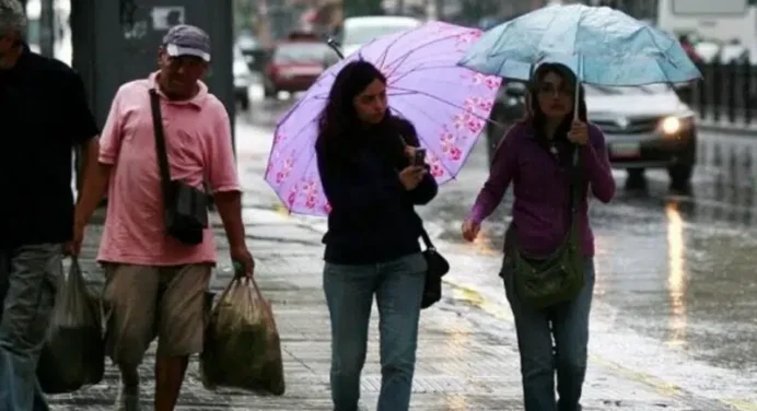 Lluvias intensas provocaron inundaciones en las 22 parroquias de Caracas y dejaron dos menores fallecidas