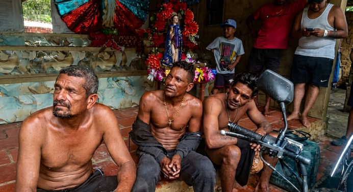 Rescatan en Choroní a tres pescadores margariteños tras naufragar por mal tiempo en altamar
