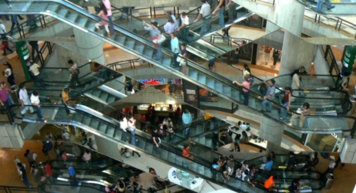 Centros comerciales extenderán medidas de ahorro energético hasta octubre