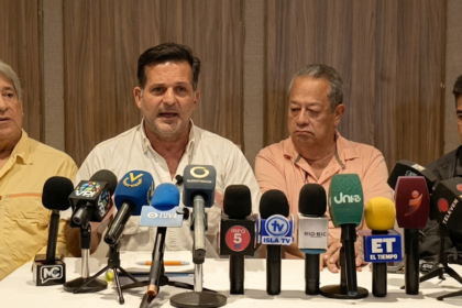 Diputados por el estado Nueva Esparta ofreciendo declaraciones sobre la consulta ciudadana para la mesa de negociación