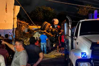 Camión cisterna de Hidroven se estrelló contra casa en Santa Ana