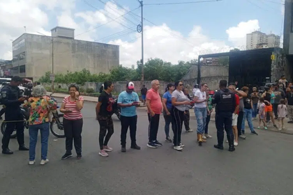«Una semana a media luz y sin agua»: Protestan en Los Teques por una falla eléctrica persistente