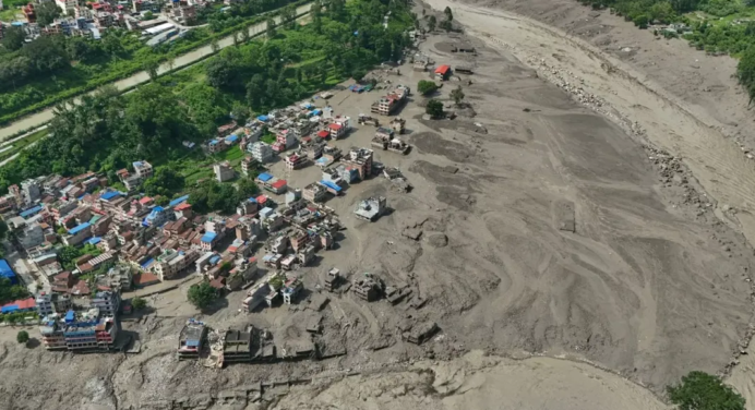Al menos 160 muertos y cientos de desaparecidos por inundaciones en Nepal y China