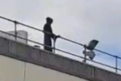 Detienen a un hombre en Reino Unido por perturbar a los pacientes de un hospital con un disfraz de ‘La Muerte’