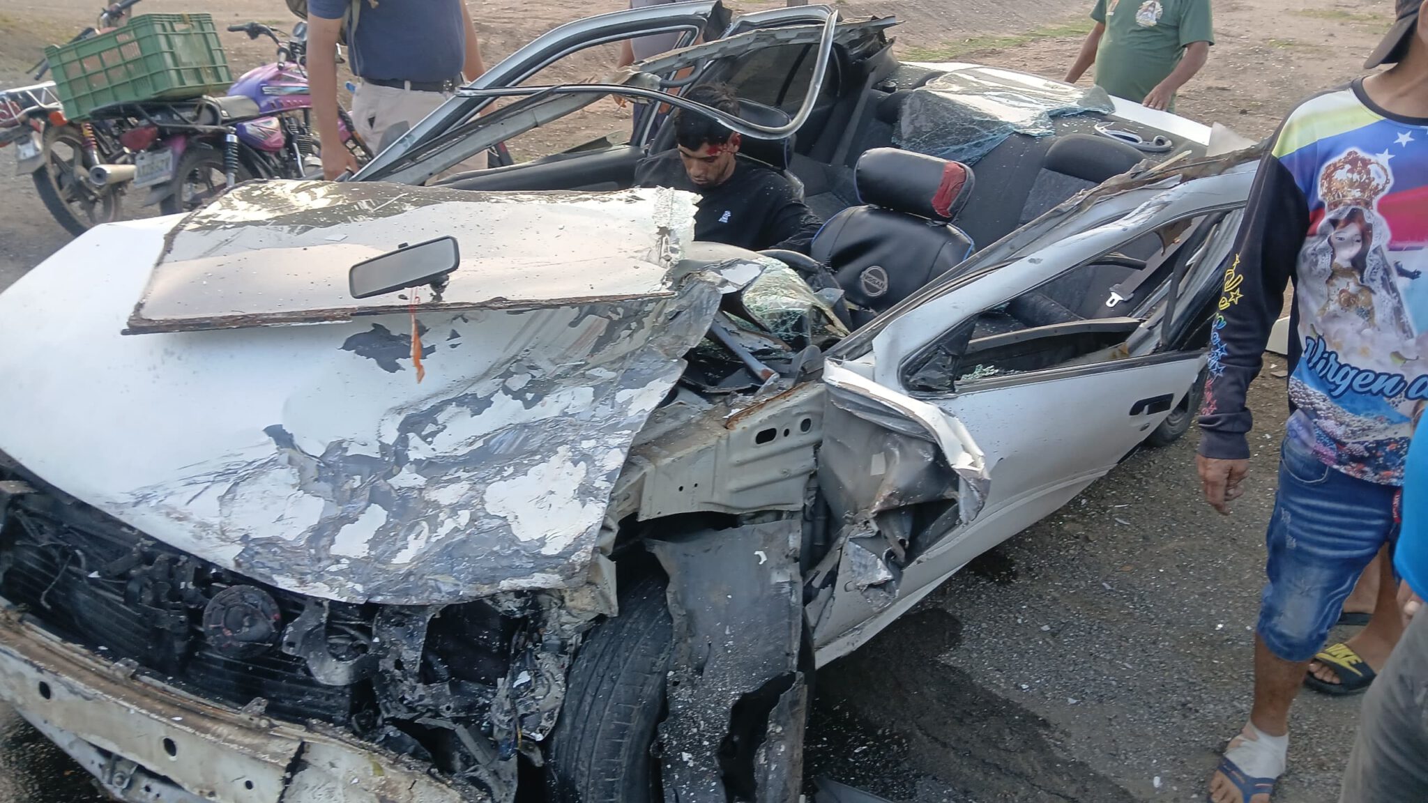 FOTOS Vehículo Nissan se estrella contra Bus (Av JBA) Isla Margarita #O5S