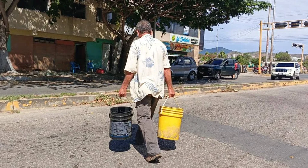 ‎ASOMAYOR: Fallas de agua afectan significativamente calidad de vida de adultos mayores