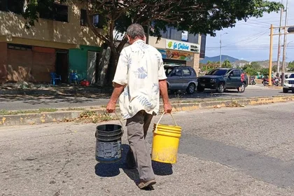 ‎ASOMAYOR: Fallas de agua afectan significativamente calidad de vida de adultos mayores