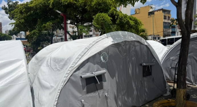 Afectados en carpas refugios de Caracas reclamaron atención urgente tras fuertes lluvias