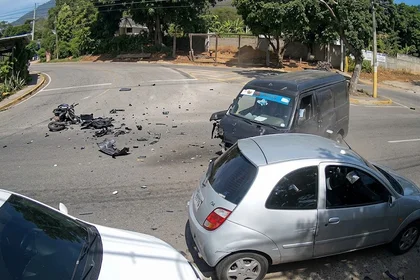 Choque triple en Antolín deja a un motorizado gravemente herido