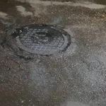 Vecinos de La Vecindad exigen reparar bote de aguas negras