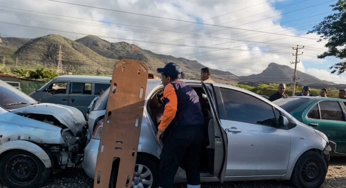 Triple choque en Av. Juan Bautista Arismendi deja heridos
