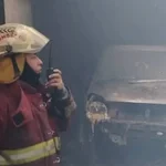Incendio en un taller mecánico de Caracas dejó 15 vehículos afectados