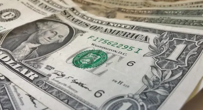 Dólar oficial BCV HOY pisa el escalón de los 855 bolívares al cerrar la semana