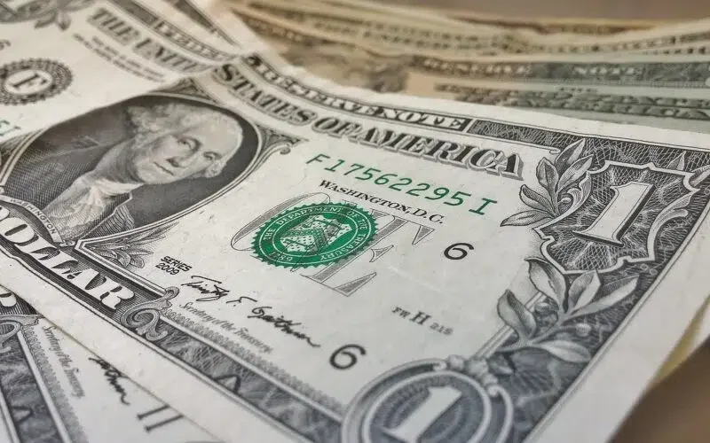 Dólar oficial BCV HOY pisa el escalón de los 855 bolívares al cerrar la semana