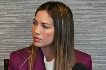 Claudia Macero regresa a Venezuela y dice que «no sabe» cuándo volverá María Corina Machado