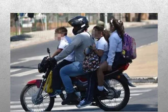 FOTO REFERENCIAL | Necesidad frente a seguridad: Denuncian riesgo de niños en motos en vías de Margarita