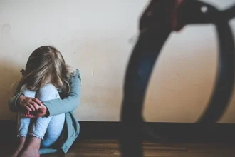 Detienen a pareja que golpeó con una piedra a su hija de 5 años en el estado Zulia