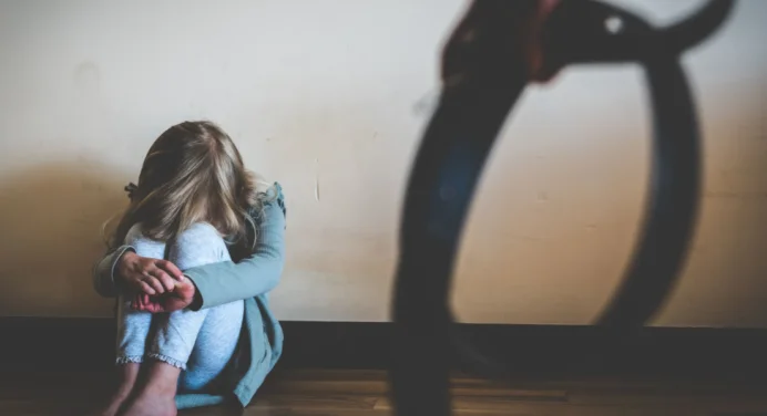 Detienen a pareja que golpeó con una piedra a su hija de 5 años en el estado Zulia