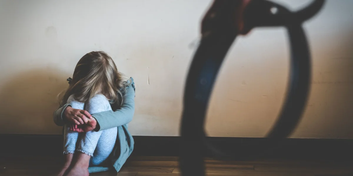 Detienen a pareja que golpeó con una piedra a su hija de 5 años en el estado Zulia