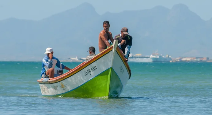 Pescadores de La Guardia exigen cese a represalias con combustible