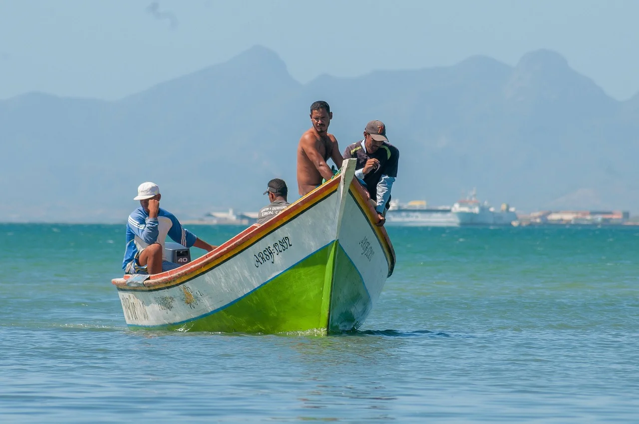 Pescadores de La Guardia exigen cese a represalias con combustible