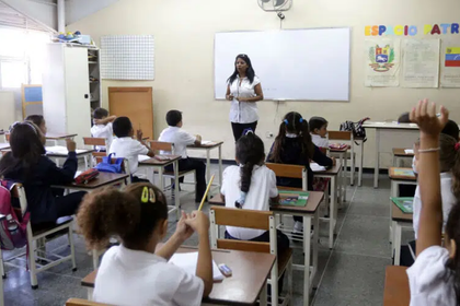 Docentes venezolanos vuelven a las aulas el 9 de septiembre con plan de contención sísmica