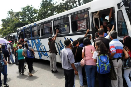 Unidades de transporte publico prestando servicio tras el ajuste del pasaje minimo urbano en Venezuela