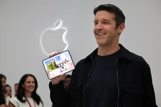 Apple presenta el iPhone Duo, su primer teléfono plegable