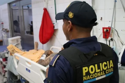 Disparan contra un venezolano mientras esperaba en un semáforo en Guatemala