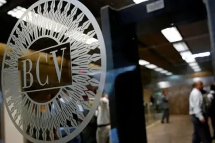 BCV | Dólar se cotiza en Bs. 877,90 y el euro en Bs. 982,75