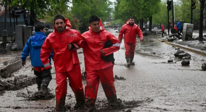 Declaran alerta roja en Santiago de Chile por granizo y tormenta eléctrica