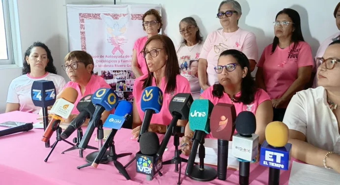 Vuelto Rosa de Rattan apoya a pacientes con cáncer de mama