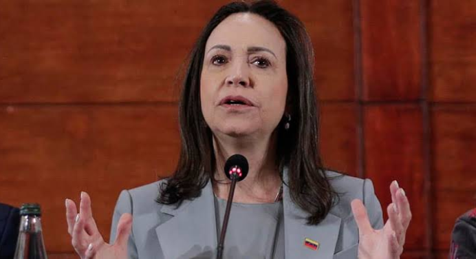 María Corina Machado denuncia que EE. UU. la excluyó de las negociaciones sobre Venezuela y anuncia su regreso