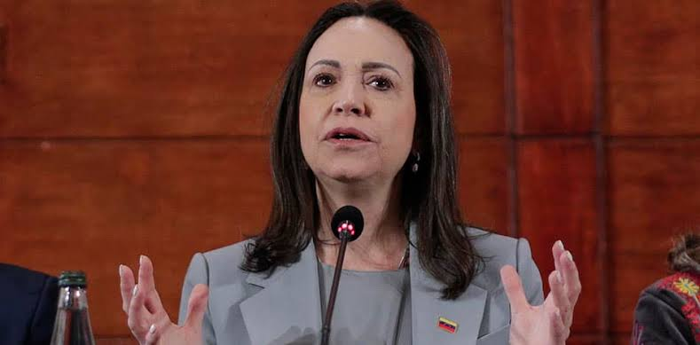 María Corina Machado denuncia que EE. UU. la excluyó de las negociaciones sobre Venezuela y anuncia su regreso