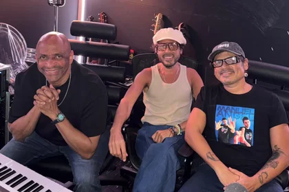 Servando y Florentino repiten la fórmula de 1997: presentaron «K-Bron», el primer sencillo de su Lado B