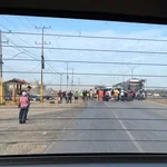 Tranca por agua en la autopista Juan Bautista Arismendi